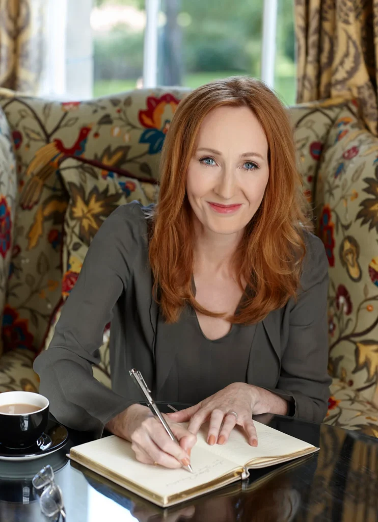 J.K. Rowling, escritora de Harry Potter e a Pedra Filosofal Livro